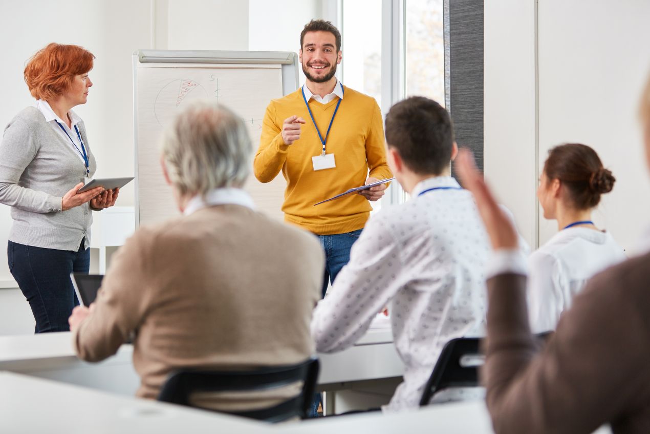 Mehr über den Artikel erfahren Motivation finden: Warum Weiterbildungen dein Leben verändern können